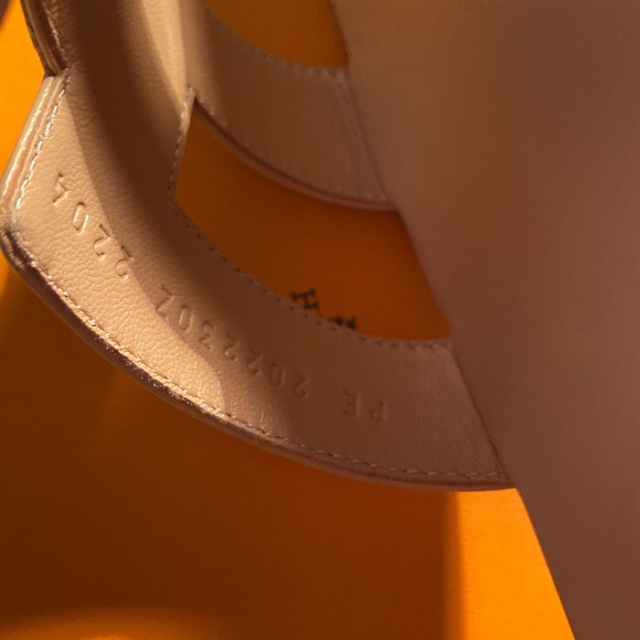 SOLD Authentic Hermès Oran Sandals in Granit Rose - Picture 3 of 8